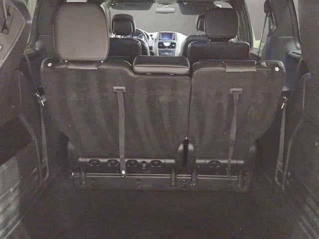 2015 Chrysler Town And Country - $5,000