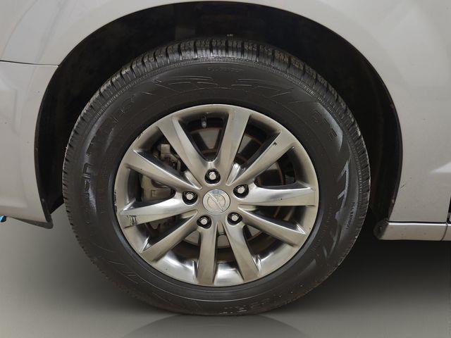 2015 Chrysler Town And Country - $5,000