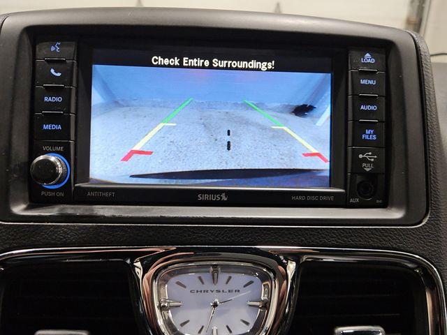 2015 Chrysler Town And Country - $5,000