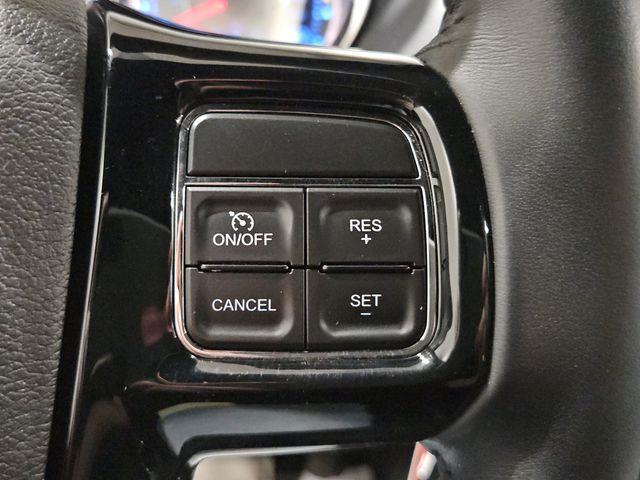 2015 Chrysler Town And Country - $5,000