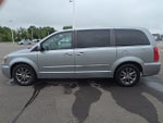 2015 Town and Country Thumbnail 15