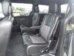 2015 Town and Country Thumbnail 18