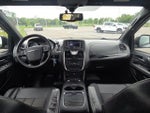 2015 Town and Country Thumbnail 20