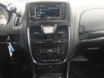 2015 Town and Country Thumbnail 30