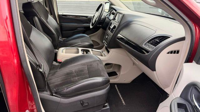 2016 Chrysler Town and Country Limited