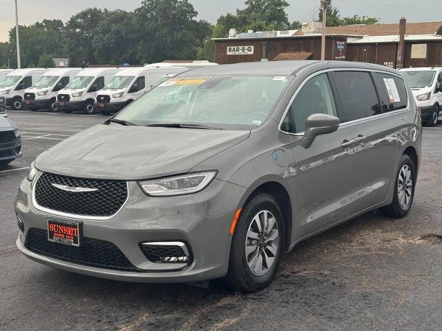 2022 Chrysler Pacifica - $17,495