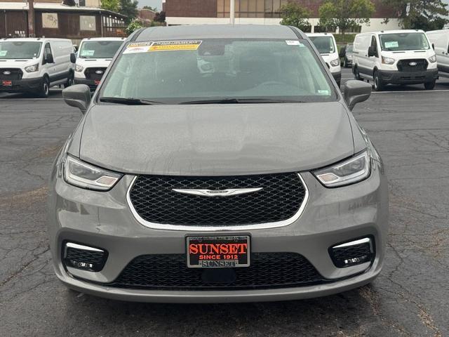 2022 Chrysler Pacifica - $17,495