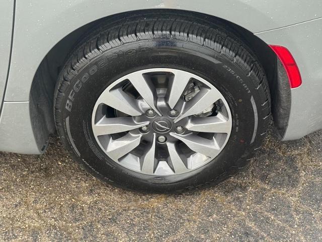 2022 Chrysler Pacifica - $17,495