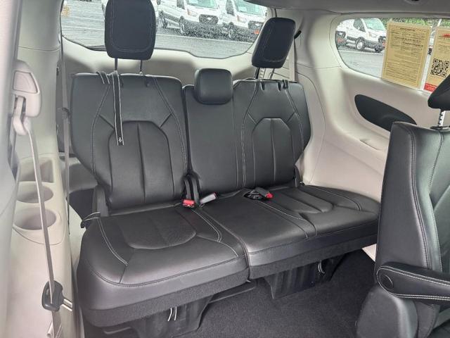 2022 Chrysler Pacifica - $17,495
