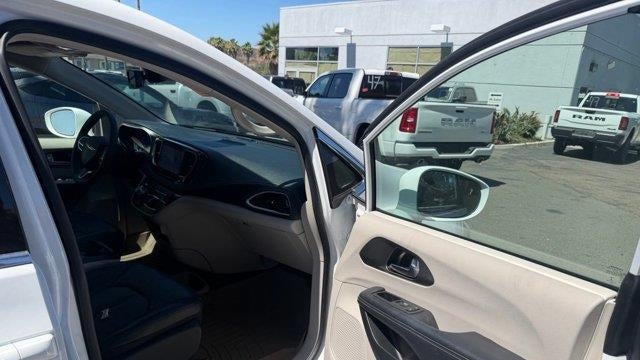 2022 Chrysler Pacifica Hybrid Touring L
