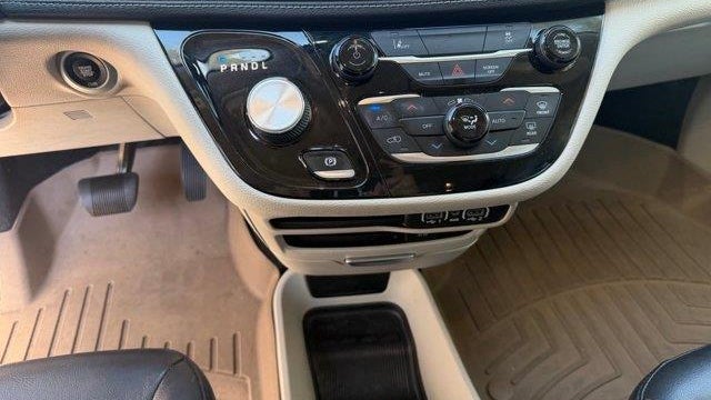 2022 Chrysler Pacifica Hybrid Touring L