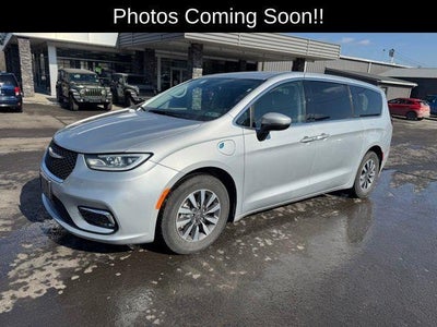 Photo of a 2023 Chrysler Pacifica Plug-In Hybrid Touring L 4DR Mini-Van for sale
