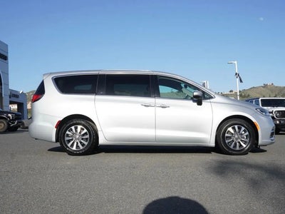 Photo of a 2023 Chrysler Pacifica Plug-In Hybrid Touring L 4DR Mini-Van for sale