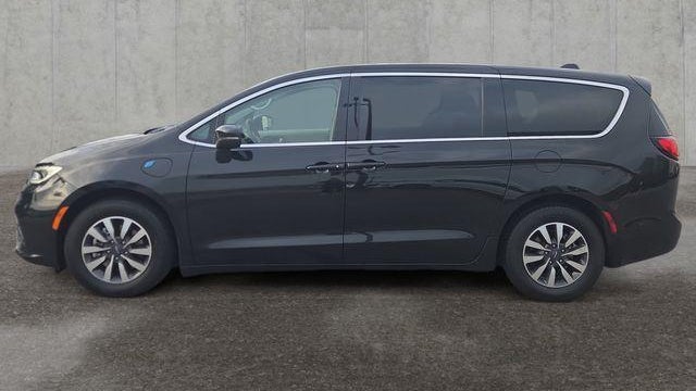 2023 Chrysler Pacifica Plug-In Hybrid Touring L