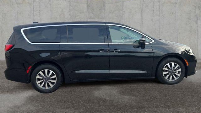 2023 Chrysler Pacifica Plug-In Hybrid Touring L
