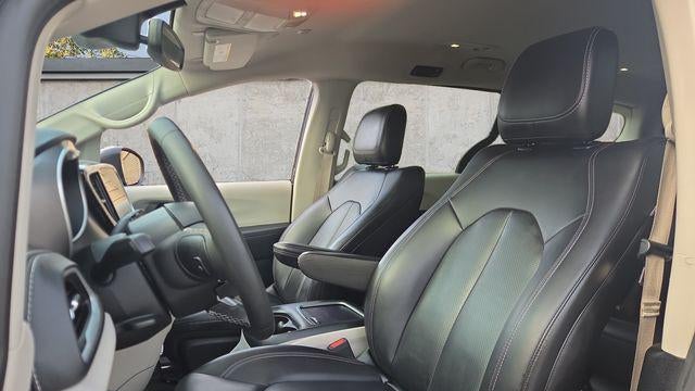 2023 Chrysler Pacifica Plug-In Hybrid Touring L