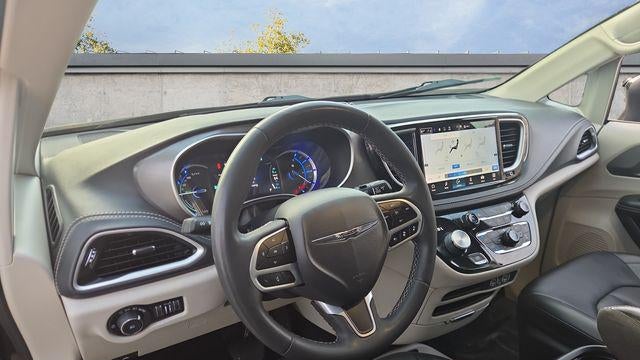 2023 Chrysler Pacifica Plug-In Hybrid Touring L