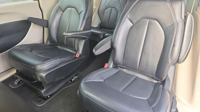 2023 Chrysler Pacifica Plug-In Hybrid Touring L