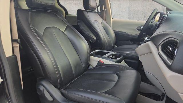 2023 Chrysler Pacifica Plug-In Hybrid Touring L