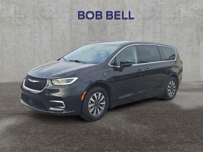 Photo of a 2023 Chrysler Pacifica Plug-In Hybrid Touring L 4DR Mini-Van for sale