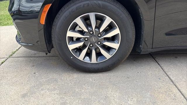 Preowned 2023 Chrysler Pacifica Plug-In Hybrid Touring L for Sale