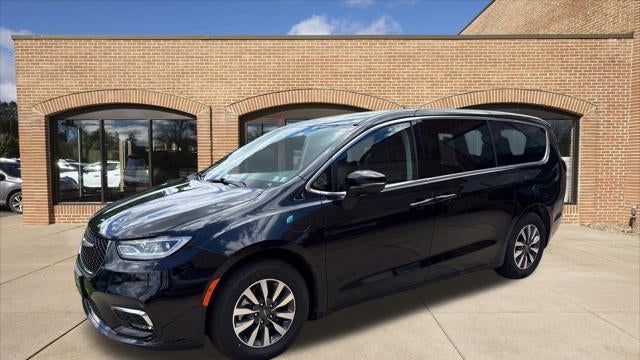 2023 Chrysler Pacifica Plug-In Hybrid Touring L