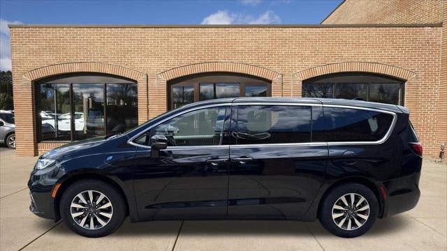 2023 Chrysler Pacifica Plug-In Hybrid Touring L
