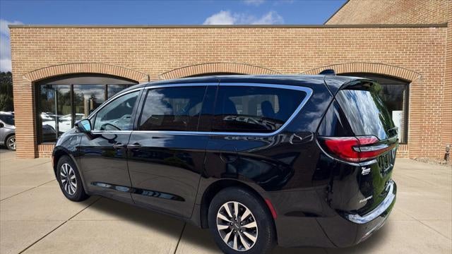 2023 Chrysler Pacifica Plug-In Hybrid Touring L