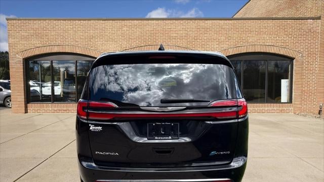 2023 Chrysler Pacifica Plug-In Hybrid Touring L