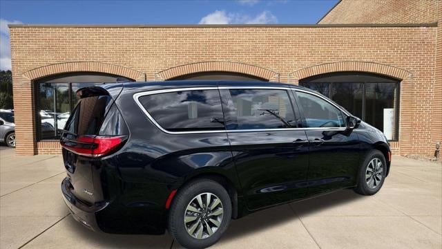 2023 Chrysler Pacifica Plug-In Hybrid Touring L