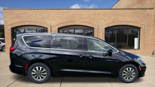 2023 Chrysler Pacifica Plug-In Hybrid Touring L