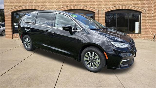 2023 Chrysler Pacifica Plug-In Hybrid Touring L