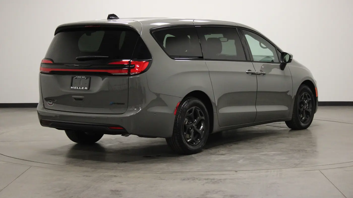 2023 Chrysler Pacifica Plug-In Hybrid Touring L