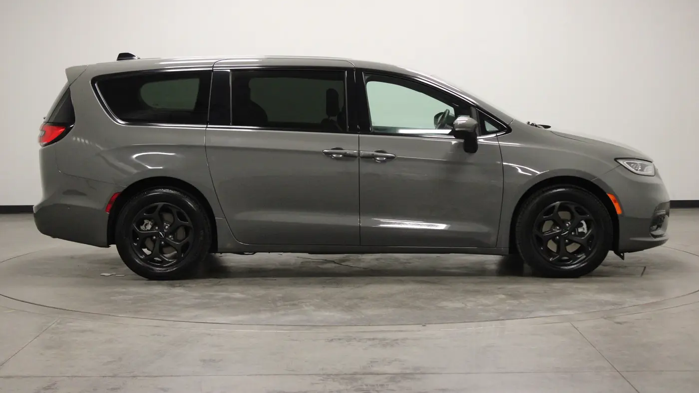 2023 Chrysler Pacifica Plug-In Hybrid Touring L