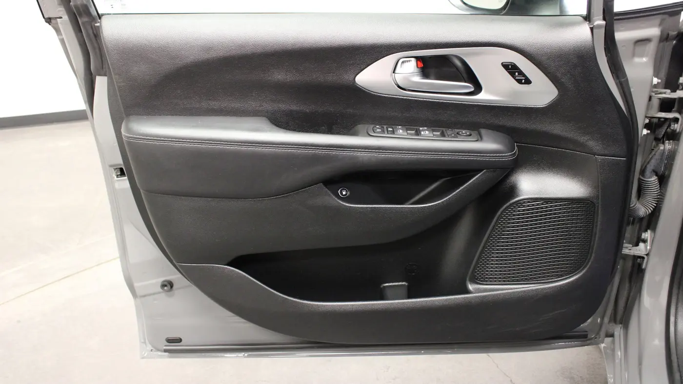 2023 Chrysler Pacifica Plug-In Hybrid Touring L
