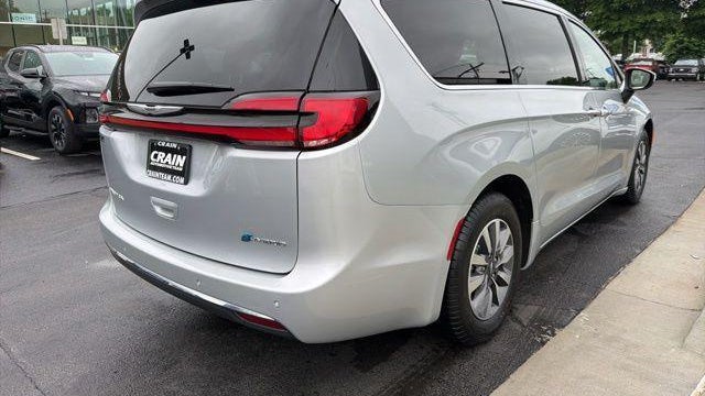 2023 Chrysler Pacifica Plug-In Hybrid Touring L