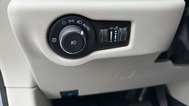 2023 Chrysler Pacifica Plug-In Hybrid Touring L