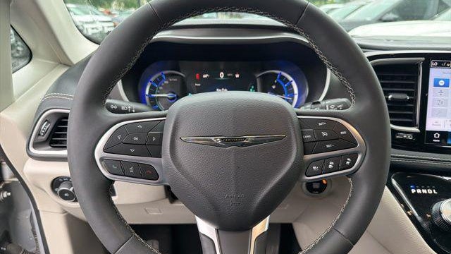 2023 Chrysler Pacifica Plug-In Hybrid Touring L