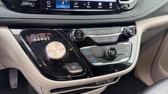 2023 Chrysler Pacifica Plug-In Hybrid Touring L