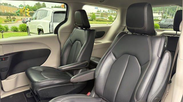 2023 Chrysler Pacifica Plug-In Hybrid Touring L