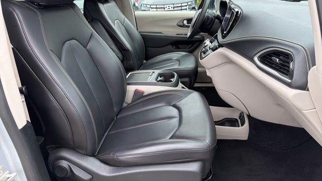 2023 Chrysler Pacifica Plug-In Hybrid Touring L