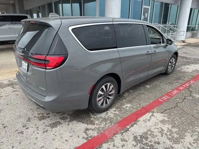 2022 Chrysler Pacifica Hybrid Touring L 4DR Mini-Van