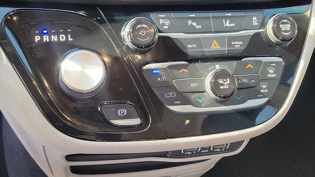 2022 Chrysler Pacifica Hybrid Touring L