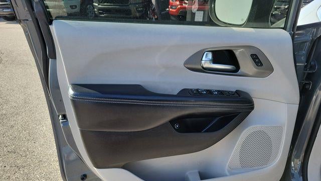 2022 Chrysler Pacifica Hybrid Touring L