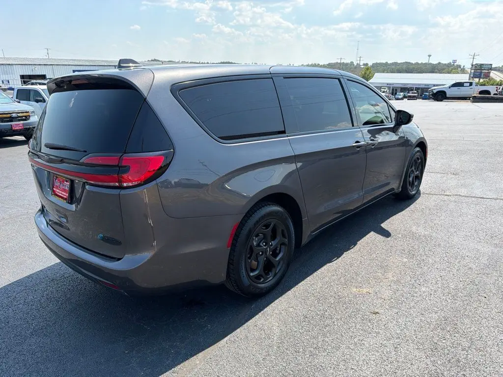 2022 Chrysler Pacifica - $22,248