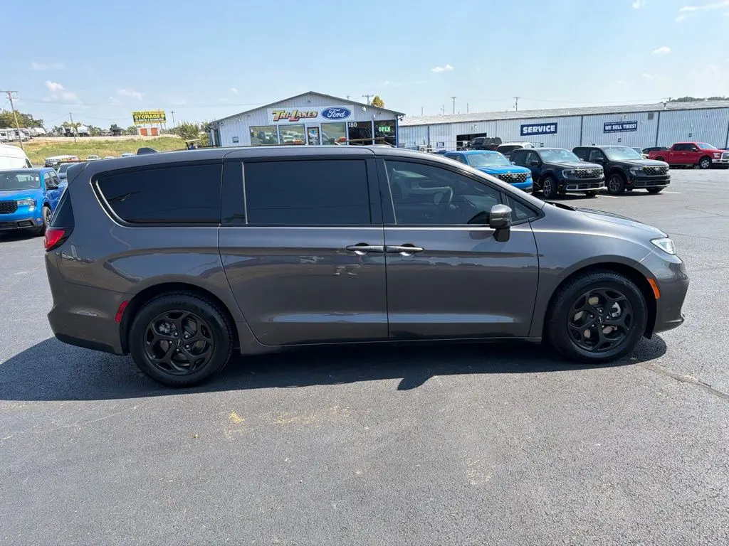 2022 Chrysler Pacifica - $22,248