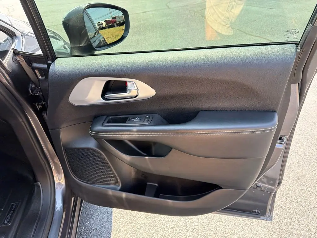 2022 Chrysler Pacifica - $22,248