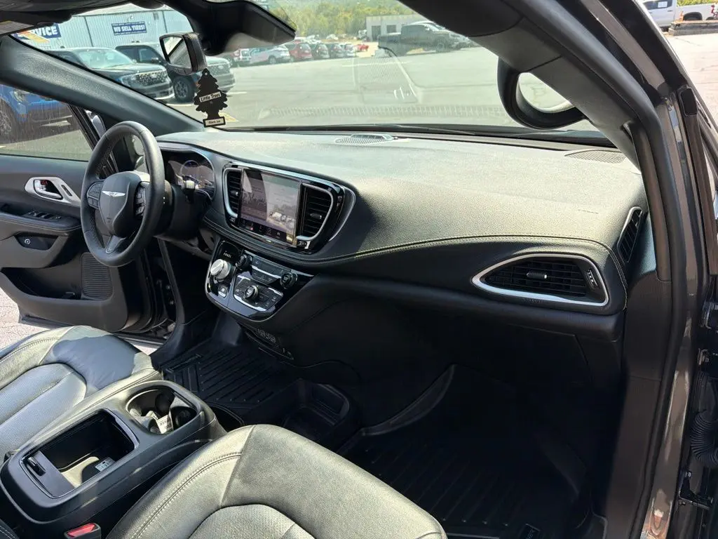 2022 Chrysler Pacifica - $22,248