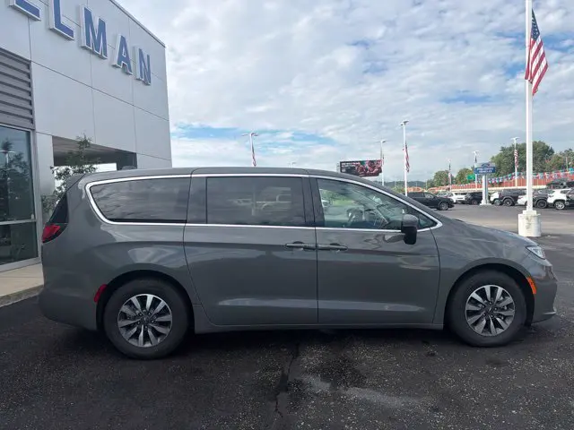 2023 Chrysler Pacifica - $21,923