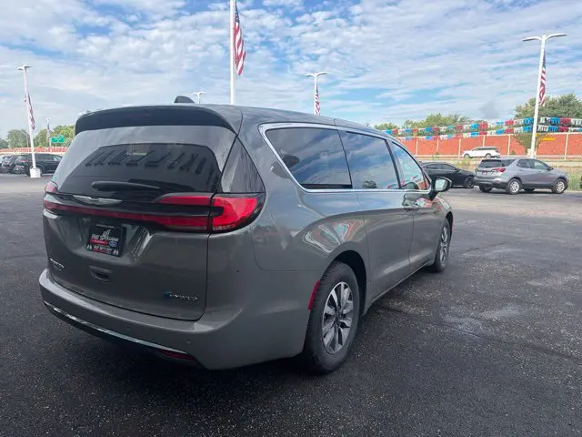 2023 Chrysler Pacifica - $21,923